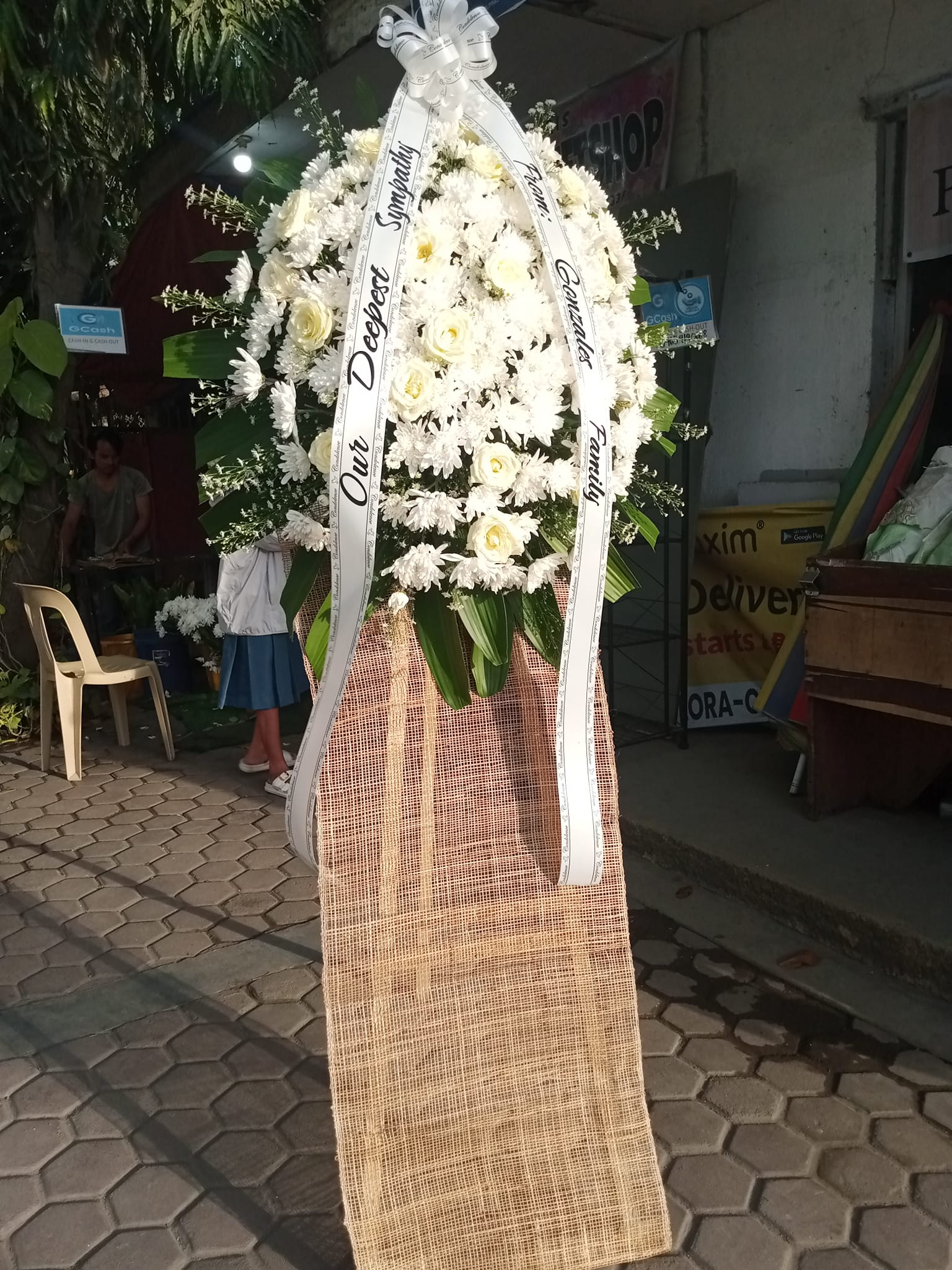 Grand Standing Wreath